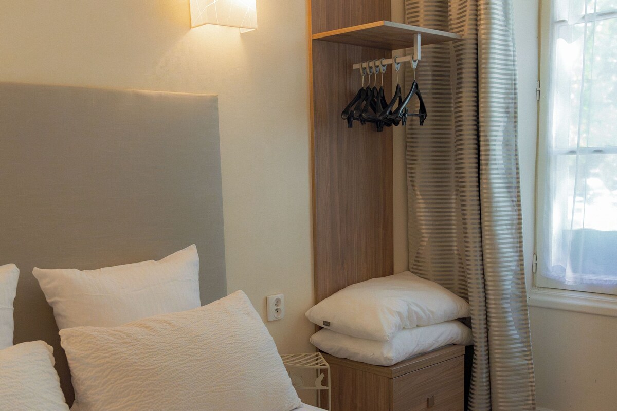 Comfort-Zimmer | Schreibtisch, kostenloses WLAN, Bettwäsche