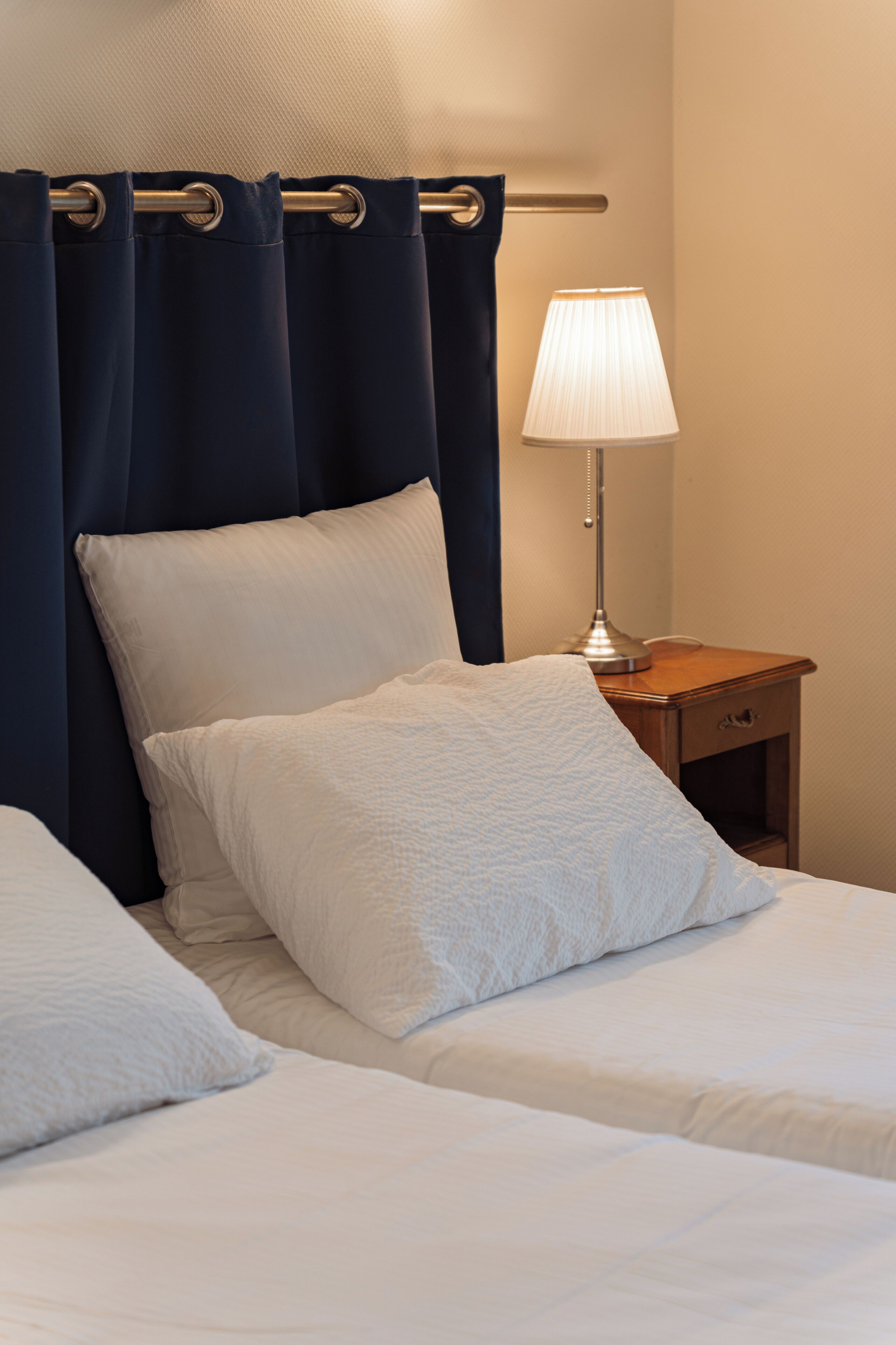 Bureau, Wi-Fi gratuit, draps fournis