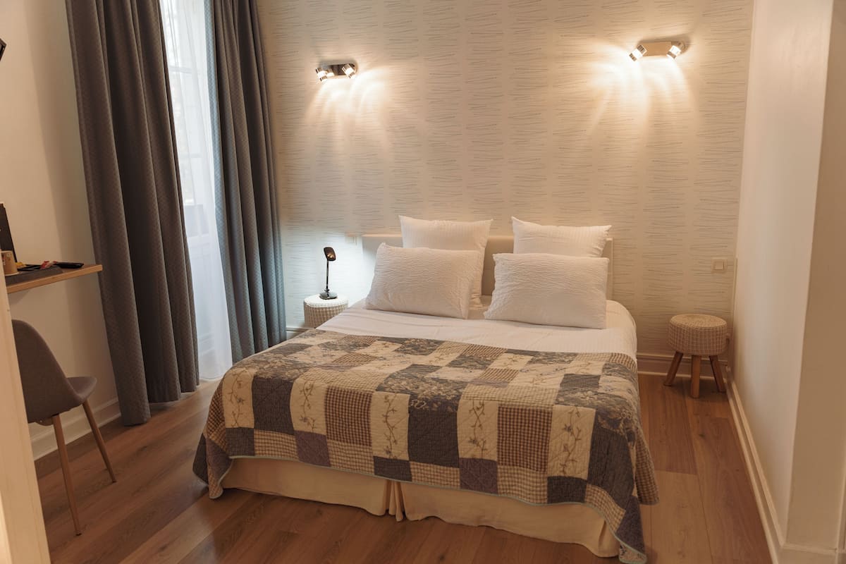 Desk, free WiFi, bed sheets