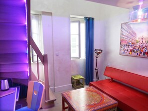 Superior Room | Living room | Flat-screen TV - Hotel le Pavillon (Paris)