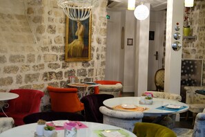 Daily buffet breakfast for a fee - Hotel le Pavillon (Paris)