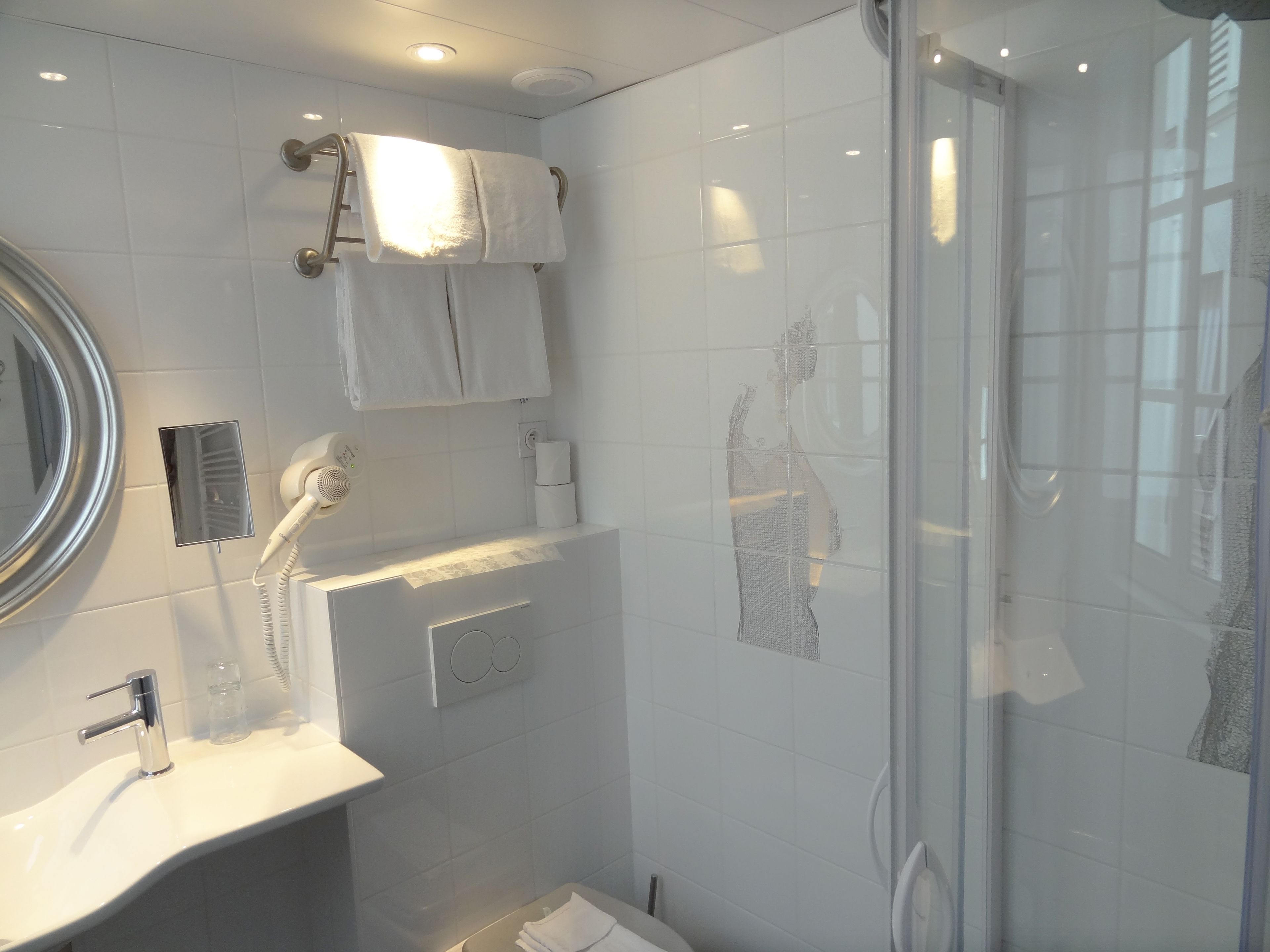 Superior Room | Bathroom | Eco-friendly toiletries, hair dryer, towels, soap