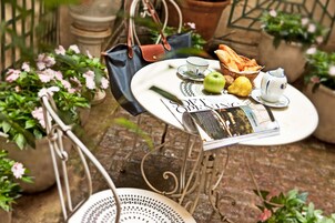 Daily continental breakfast (EUR 16 per person)