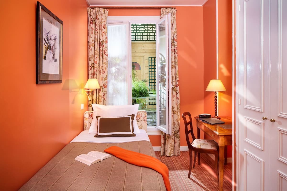 Ropa de cama de alta calidad, camas Select Comfort y minibar