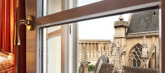 卢浮宫里拉思酒店