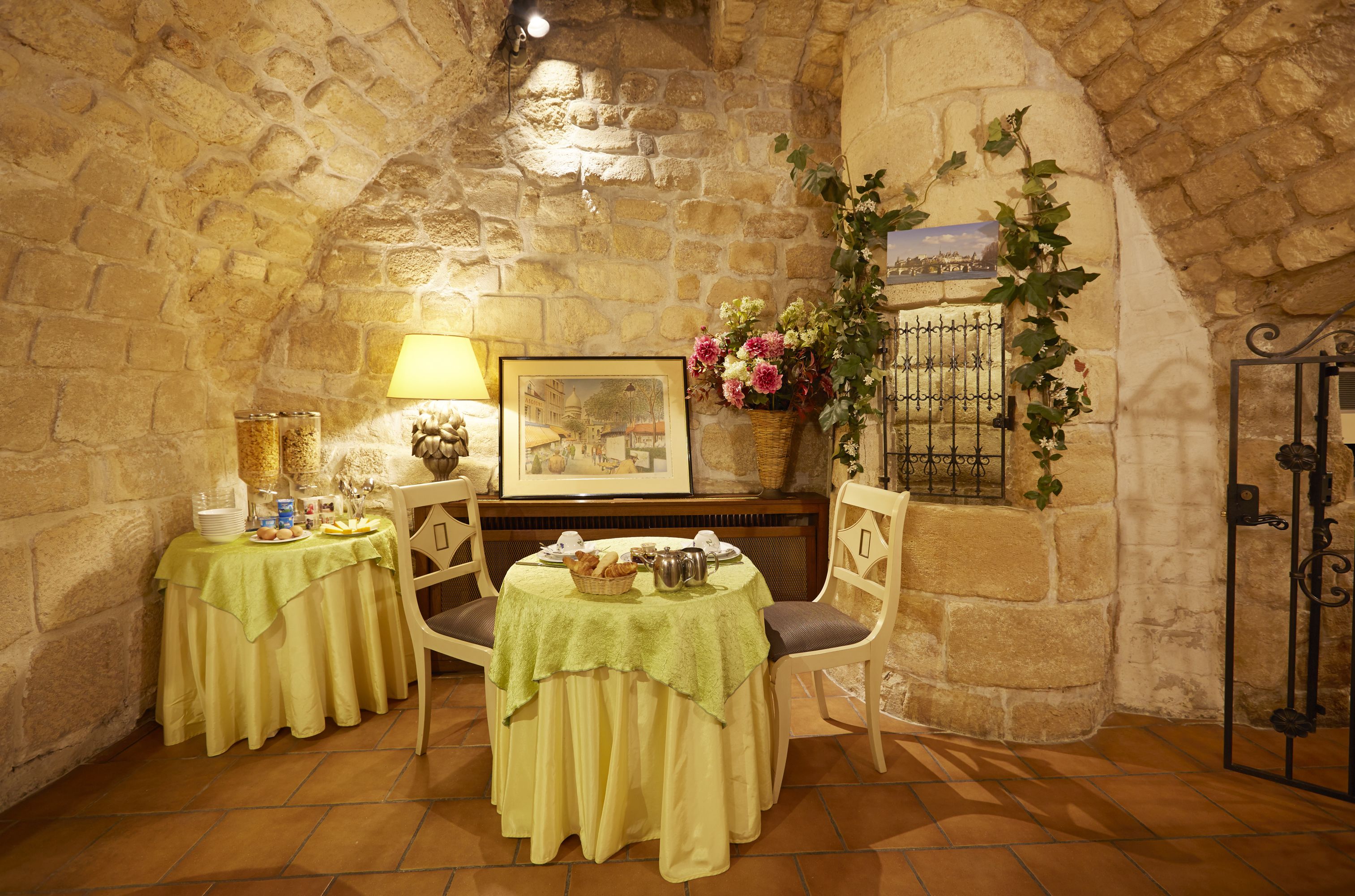 daily buffet breakfast (eur 11 per person)