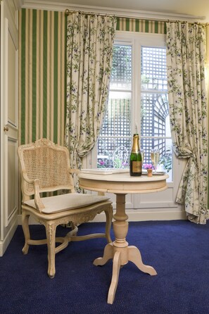 Deluxe Suite, 1 Queen Bed, Terrace | View from room