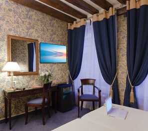 Habitación superior con 2 camas individuales | Ropa de cama de alta calidad, minibar, caja fuerte