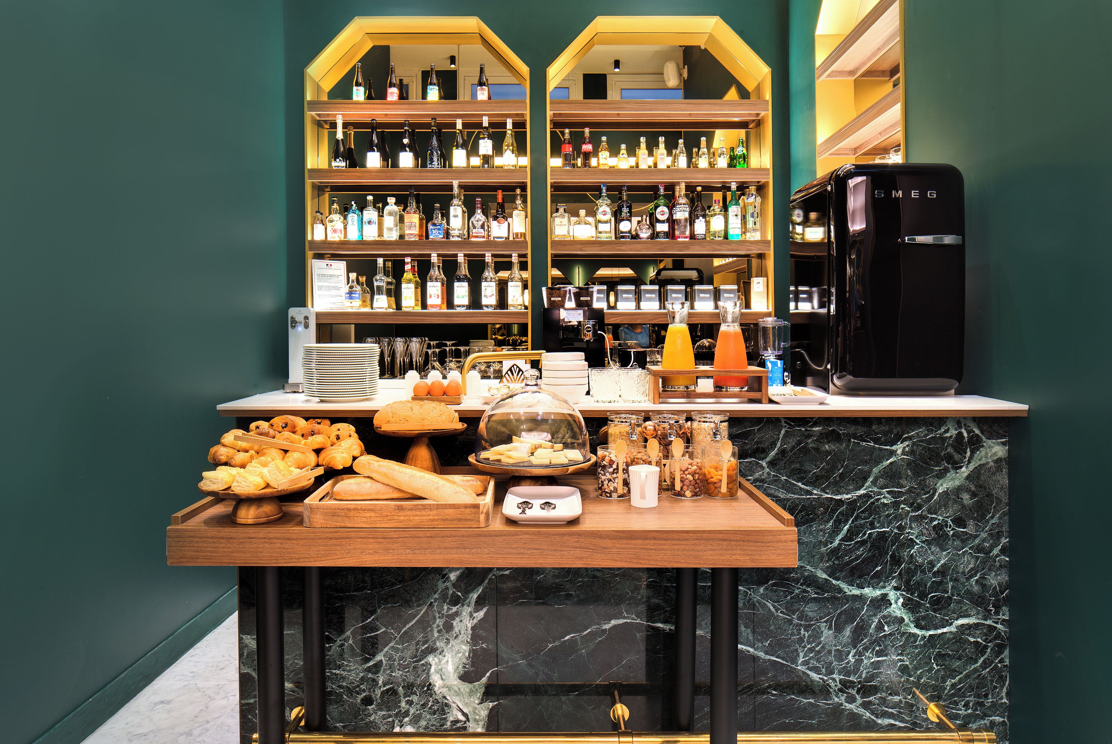 Desayuno continental los fines de semana (EUR 20 por persona)