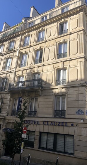 Front of property - Hotel Clauzel (Paris)