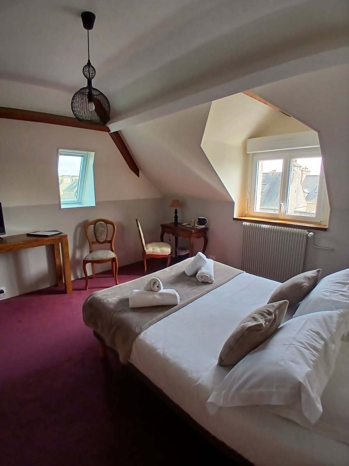 superior double room, bathtub | 1 bedroom, premium bedding, individually decorated