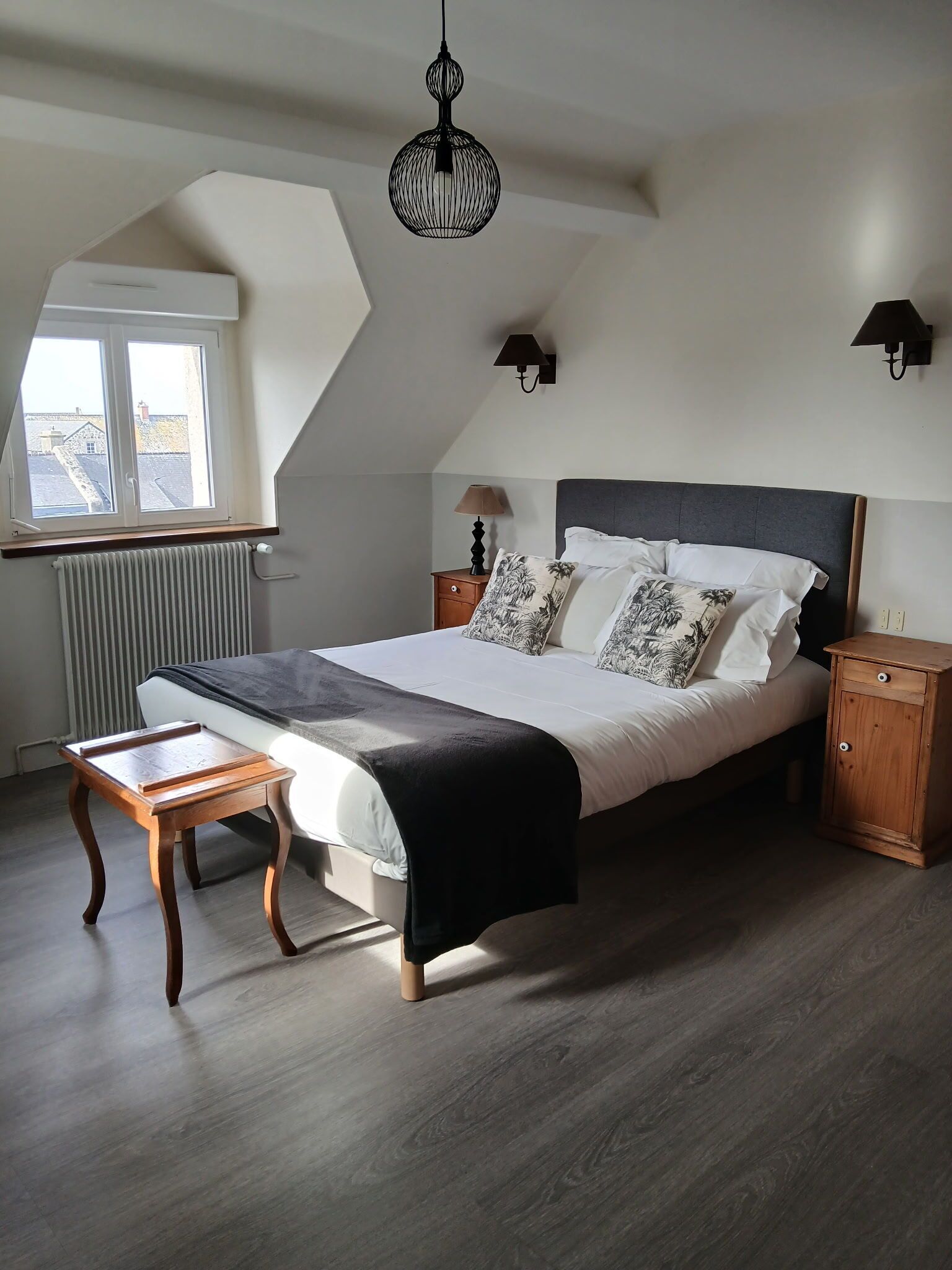 Superior Double Room, Bathtub