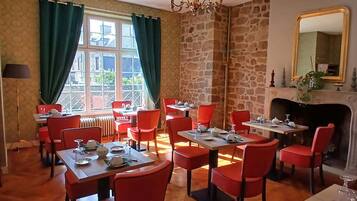 Daily buffet breakfast (EUR 12.00 per person)