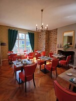 每日供应自助式早餐（每人 EUR 12.00）