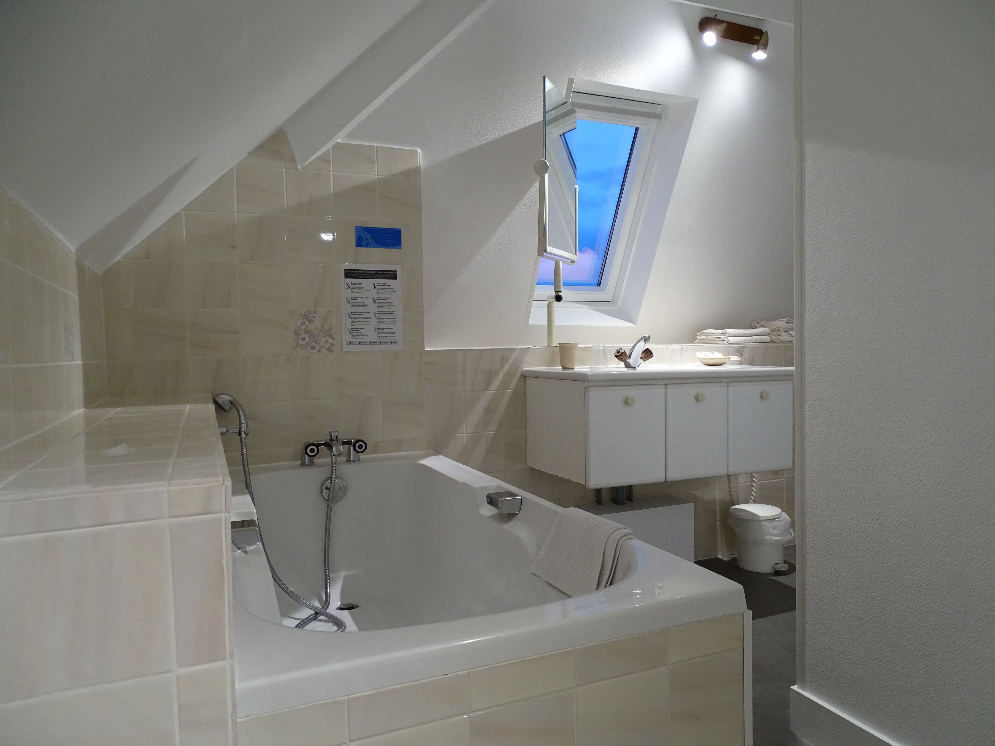 superior double room, bathtub | bathroom | shower, hair dryer, towels