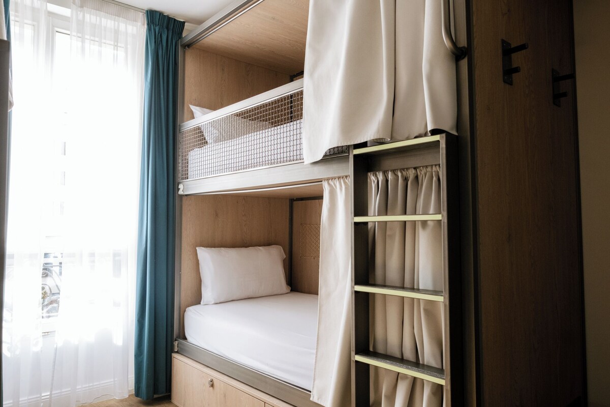 Verdunkelungsvorhänge, schallisolierte Zimmer, kostenloses WLAN, Wecker