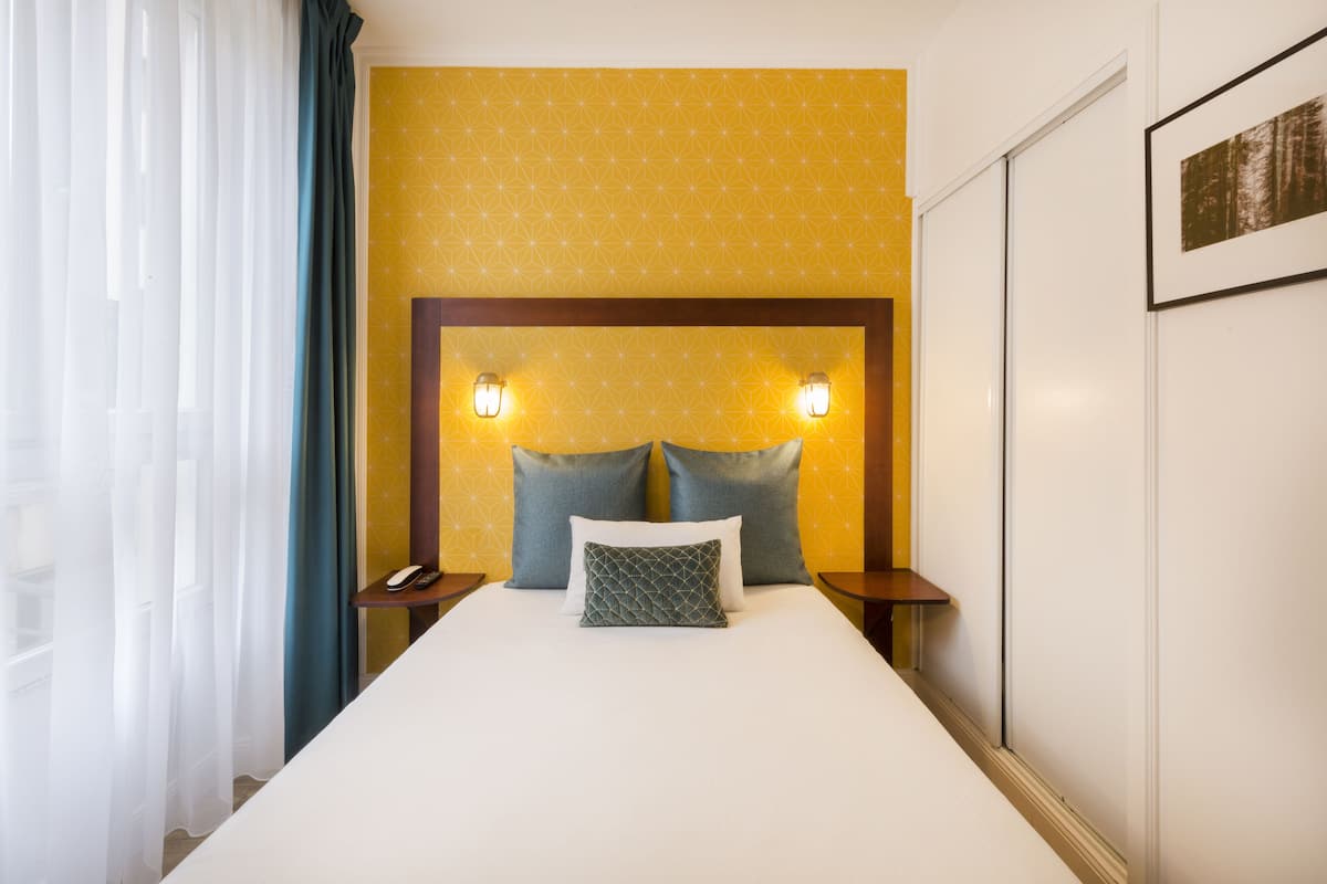 In-room safe, blackout curtains, soundproofing, free WiFi