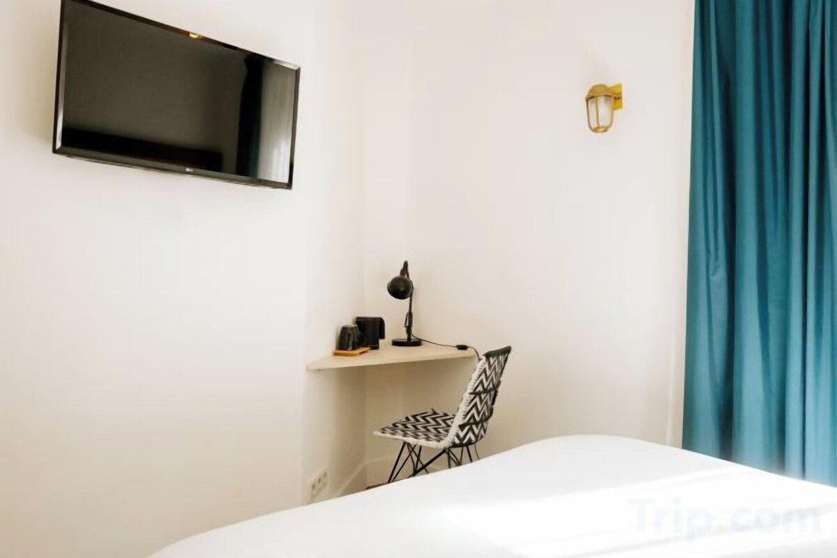 Blackout curtains, soundproofing, free WiFi, alarm clocks