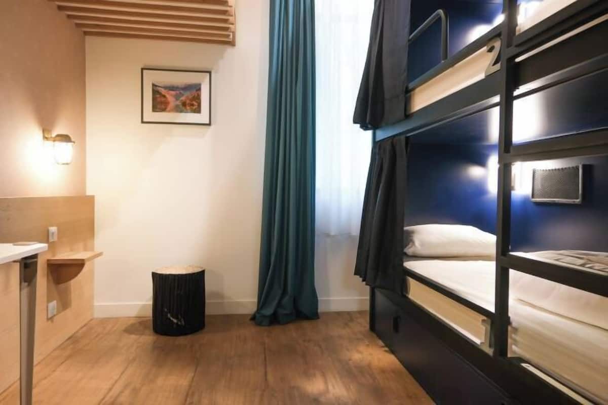 Zimmersafe, Verdunkelungsvorhänge, schallisolierte Zimmer