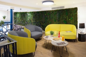 Lobby-Lounge