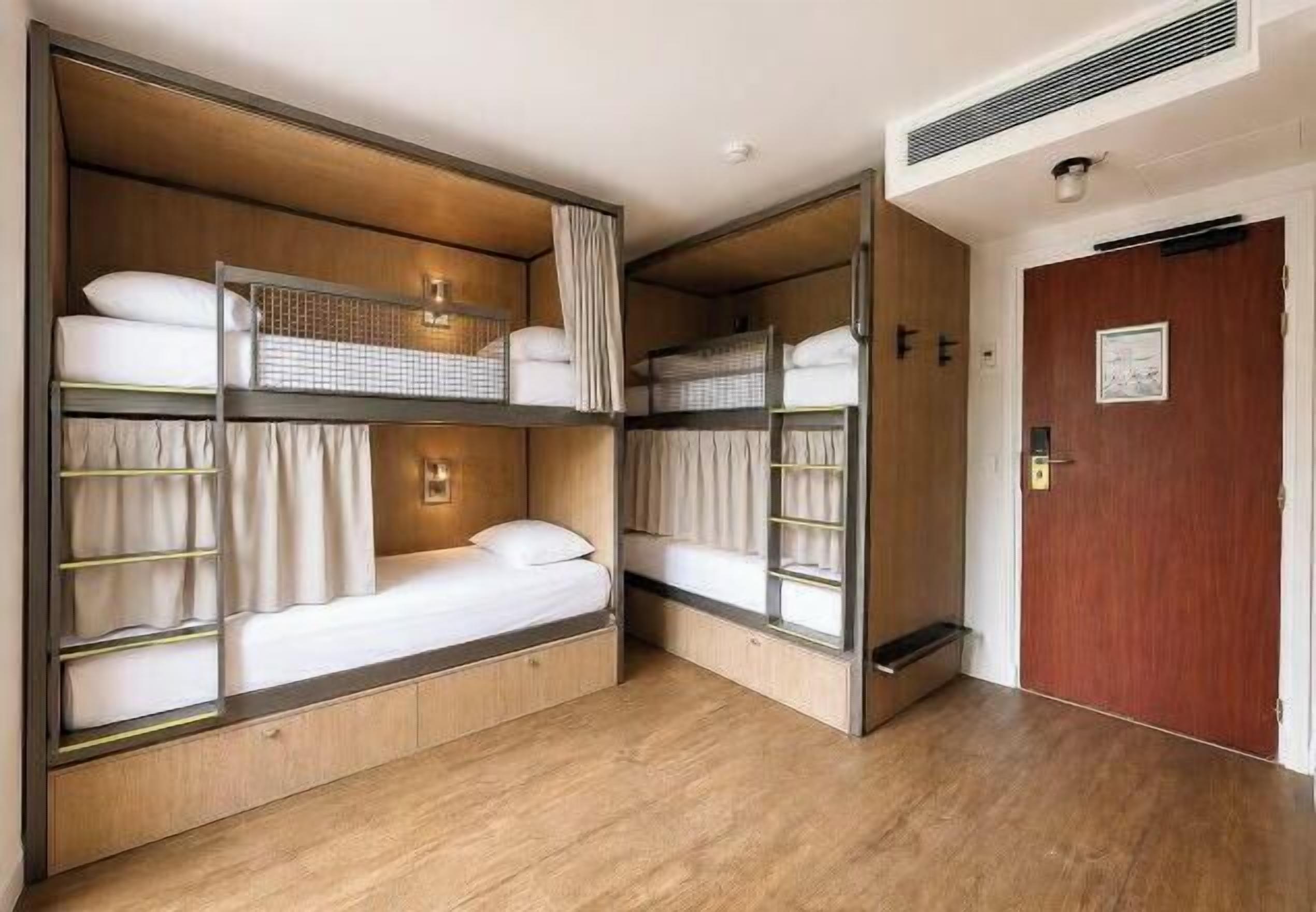 Zimmersafe, Verdunkelungsvorhänge, schallisolierte Zimmer