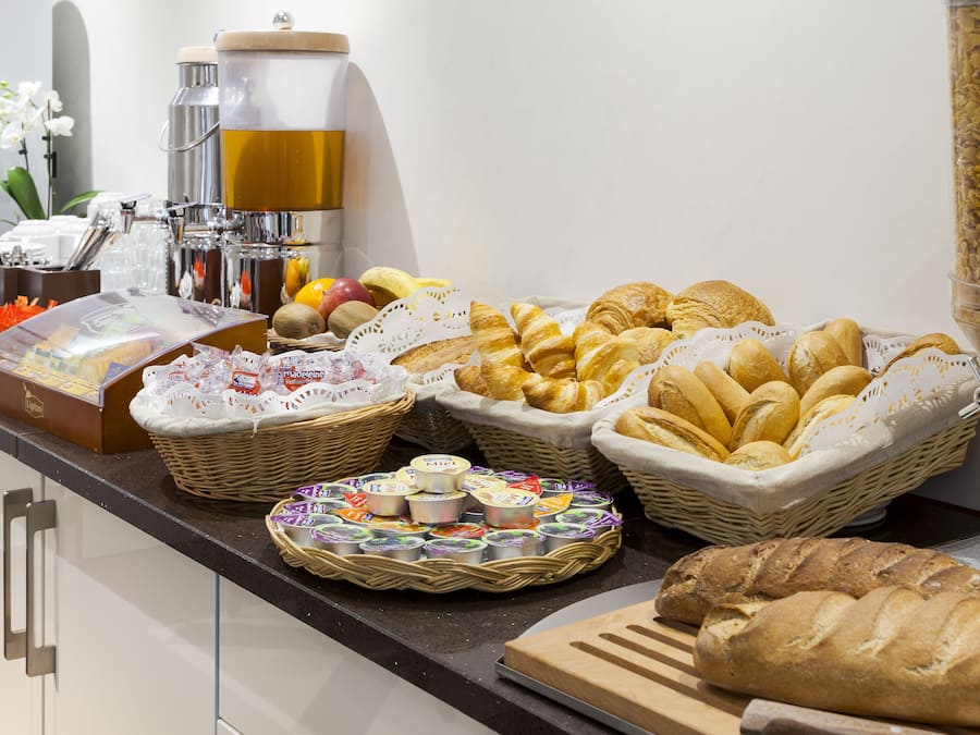 Café da manhã continental todos os dias (EUR 11 por pessoa)