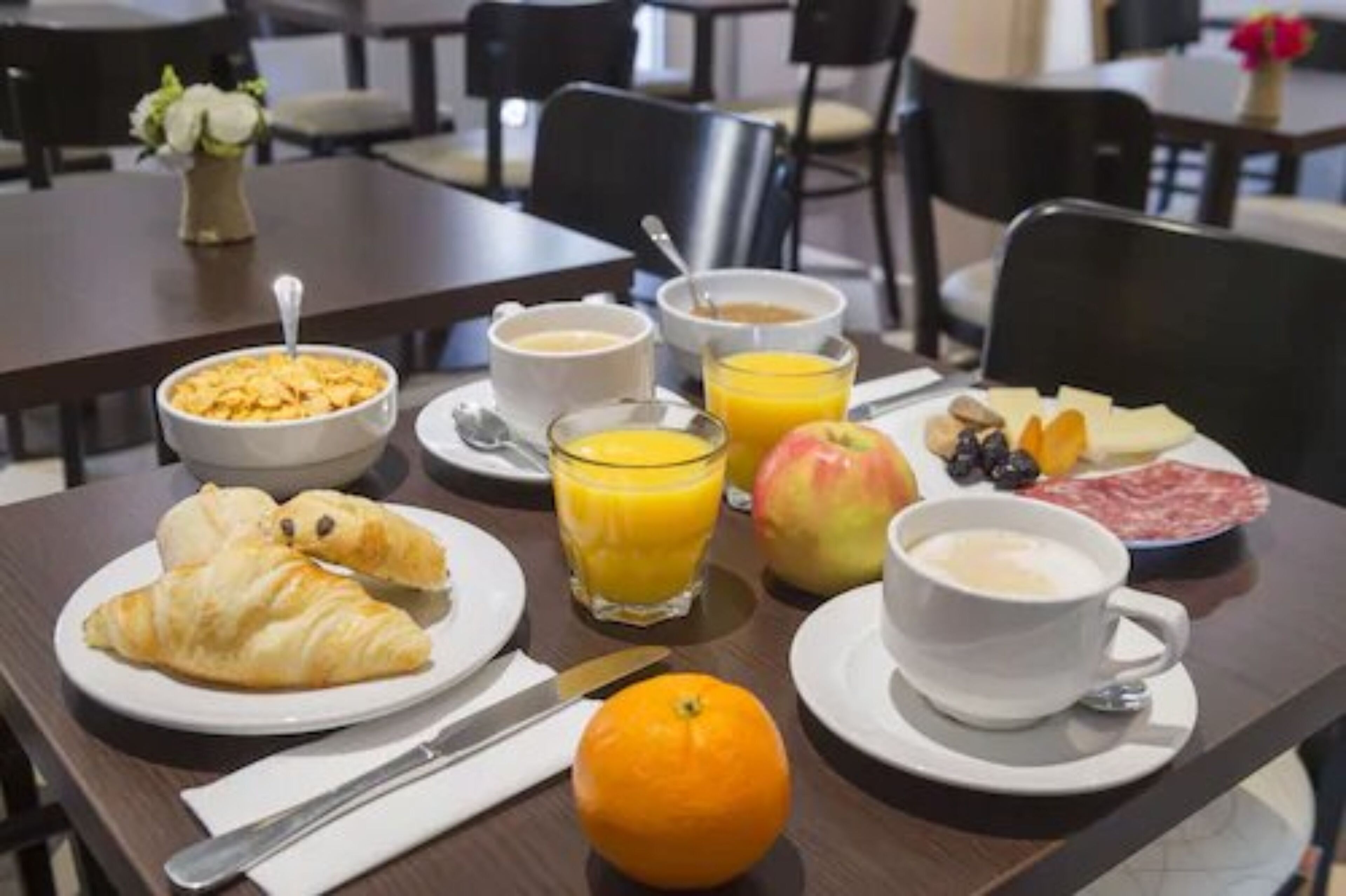 Petit déjeuner continental (11 EUR par personne)