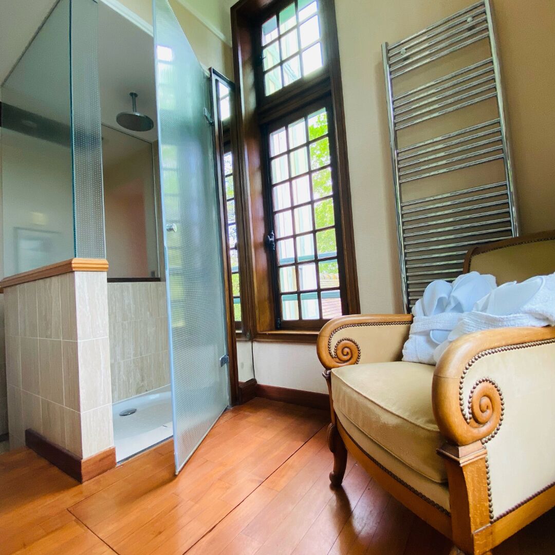 Suite, vue fleuve | Salle de bain | Sèche-cheveux, serviettes fournies