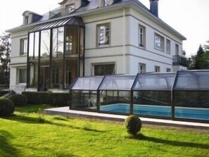 Indendørs/udendørs pool