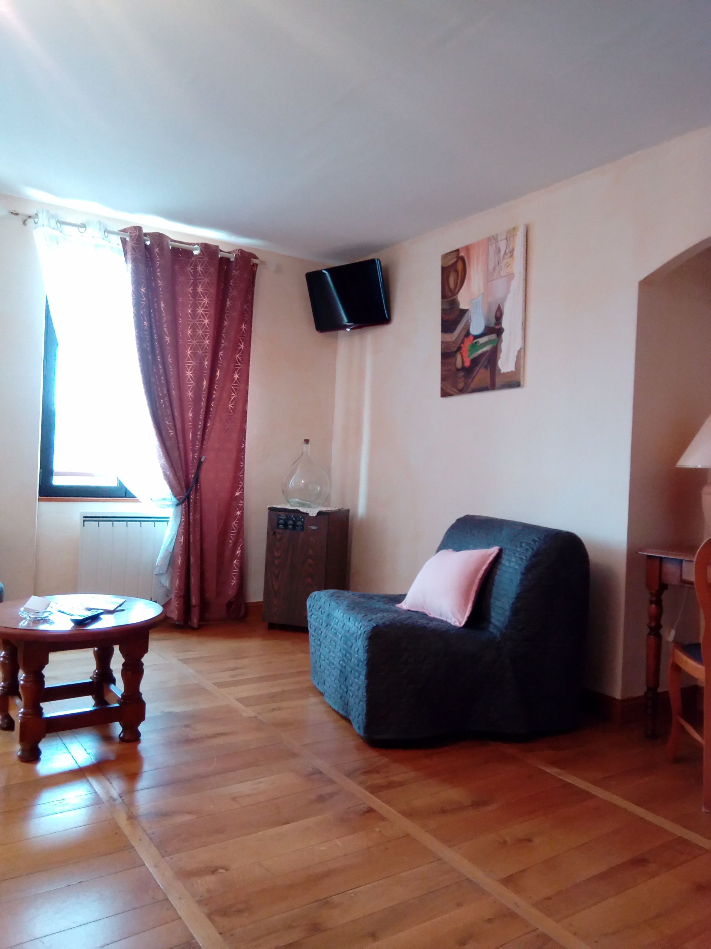 superior room (with bath) | minibar, in-room safe, desk, soundproofing