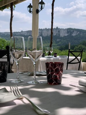 Lunch and dinner served - La Terrasse (Meyronne)