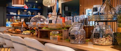 Desayuno buffet todos los días (con cargo)