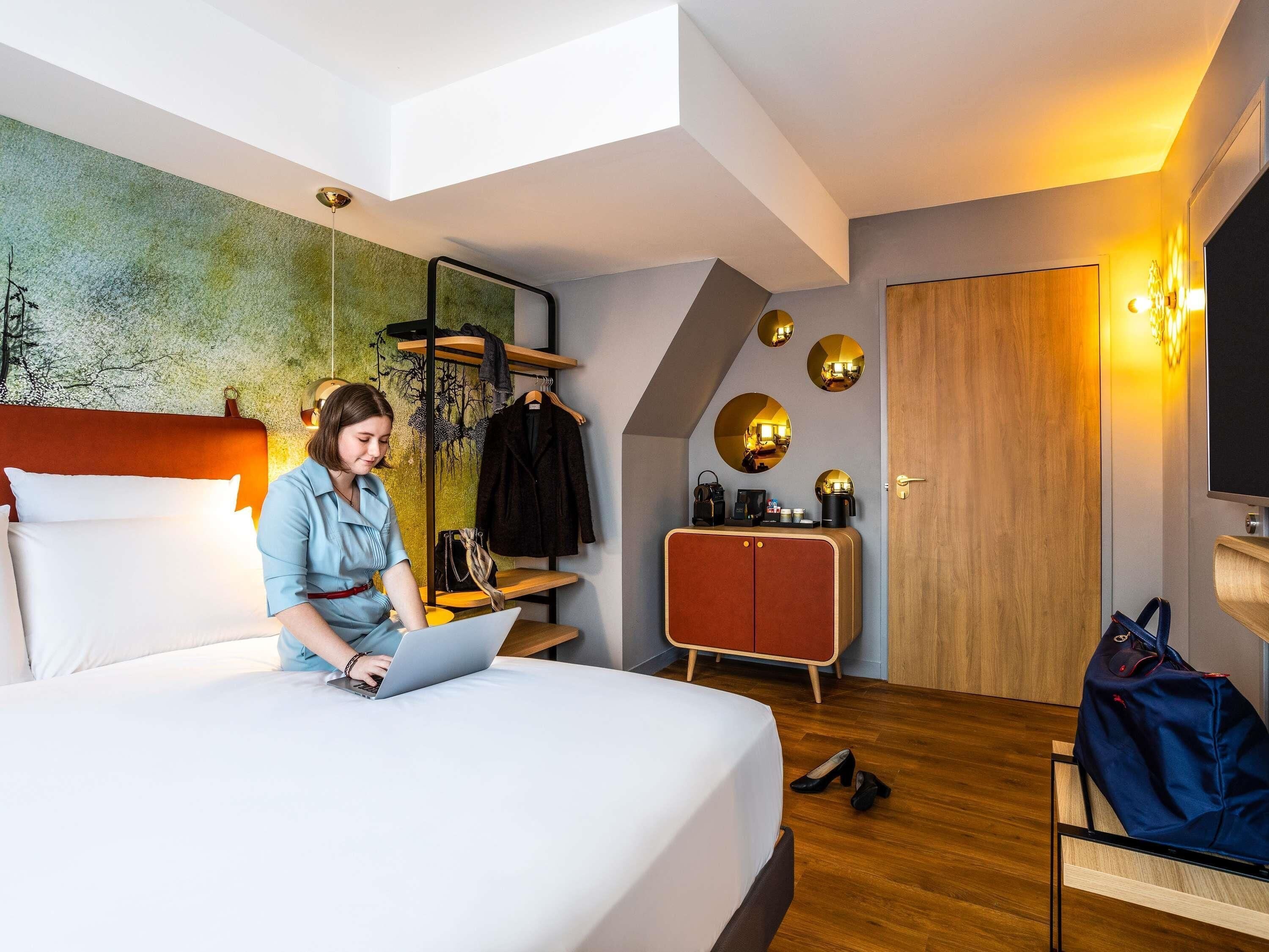 Minibar, in-room safe, laptop workspace, blackout curtains