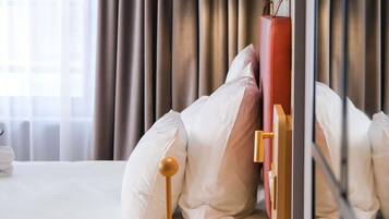 Minibar, in-room safe, laptop workspace, blackout curtains