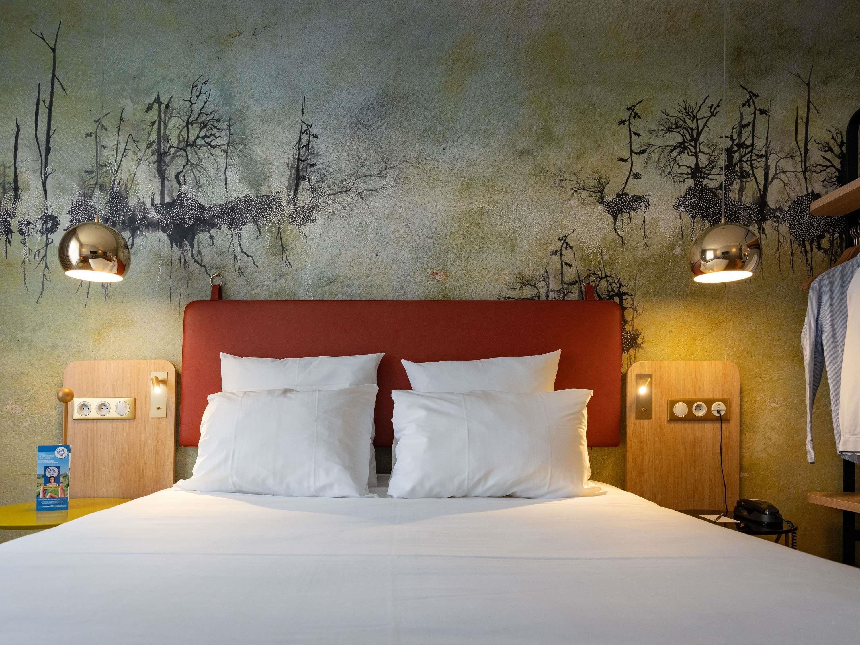 Classic Room, 1 Double Bed | Minibar, in-room safe, laptop workspace, blackout drapes