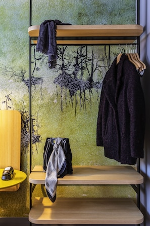 Classic Twin Room, 2 Twin Beds | Minibar, in-room safe, laptop workspace, blackout drapes