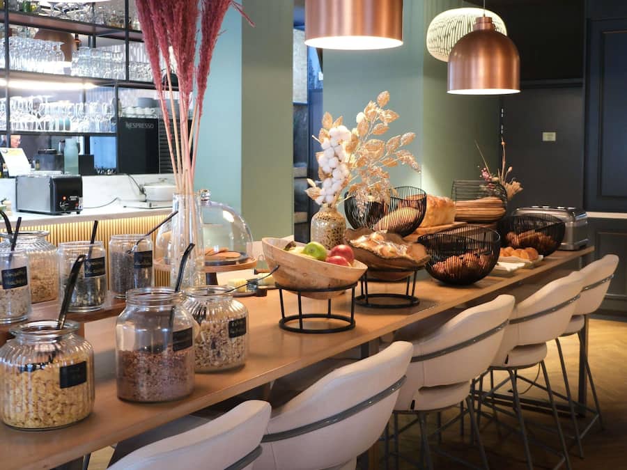 Daily buffet breakfast for a fee