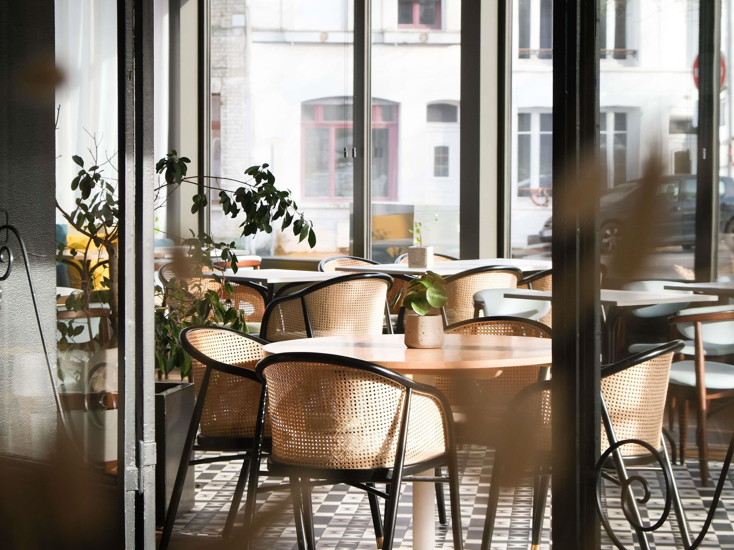 Lunch and dinner served, French cuisine