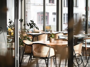 Lunch and dinner served, French cuisine