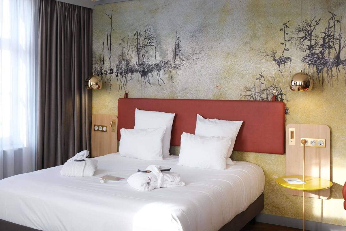 Junior Suite, 1 Double Bed with Sofa bed | Minibar, in-room safe, laptop workspace, blackout curtains