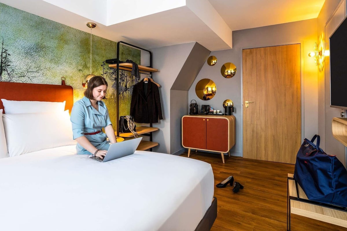 Classic Room, 1 Double Bed | Minibar, in-room safe, laptop workspace, blackout curtains
