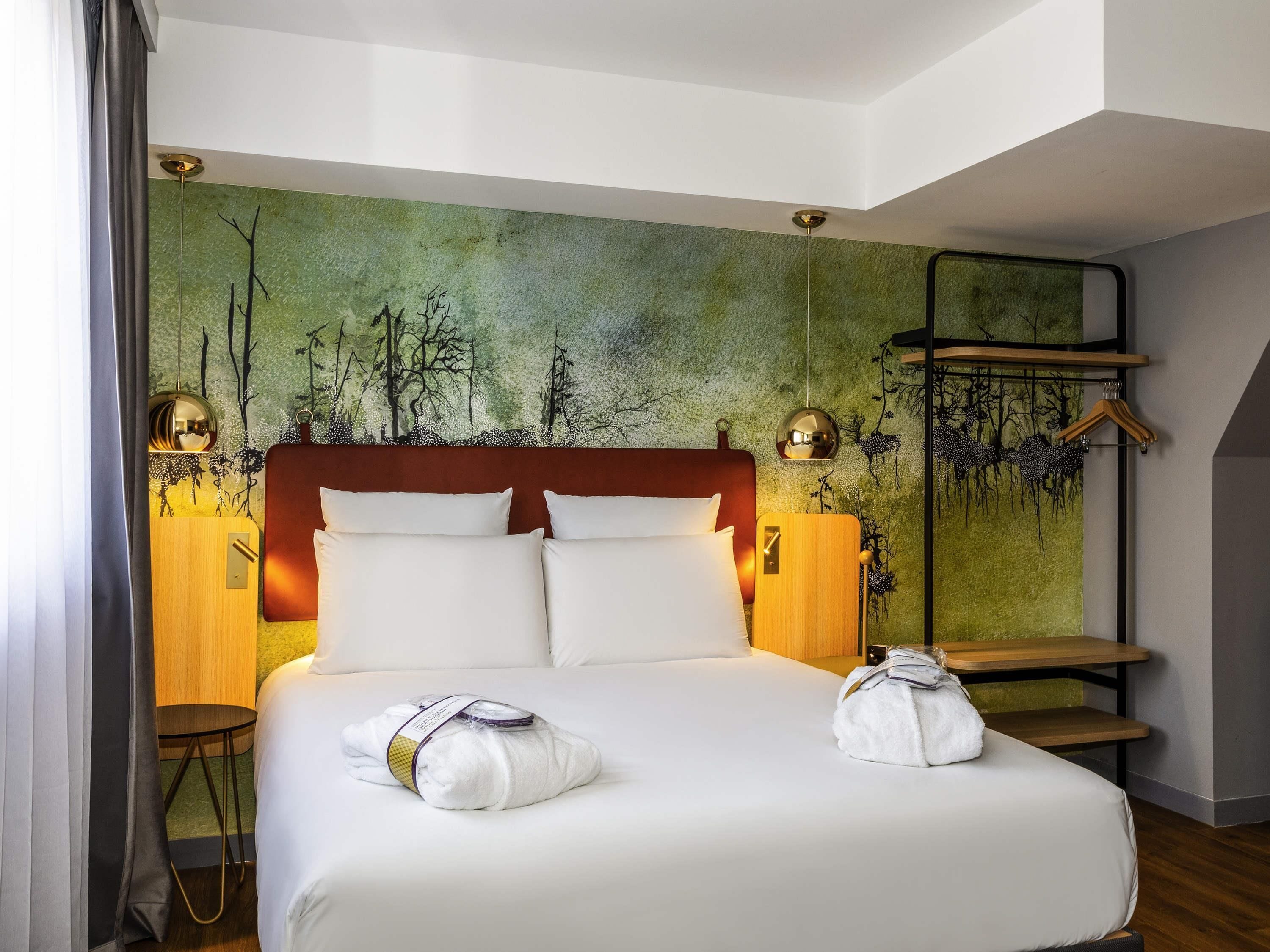 Privilege, Room, 1 Double Bed | Minibar, in-room safe, laptop workspace, blackout drapes