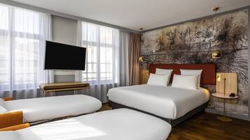 Chambre Familiale, plusieurs lits | Minibar, coffres-forts dans les chambres