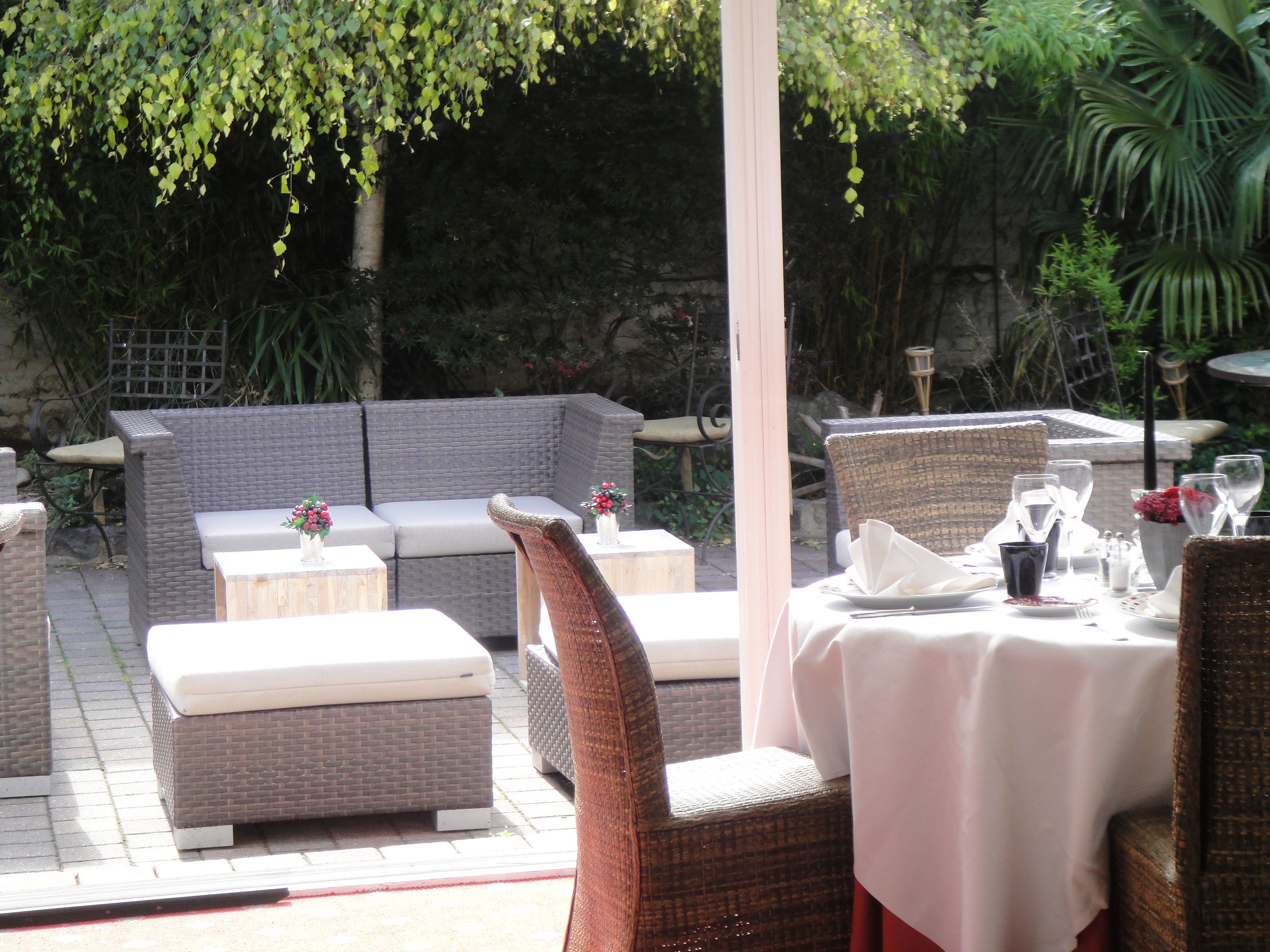 2 restaurants, lunch, dinner served; french cuisine