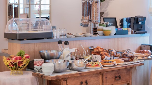 A buffet setup with various food items, serving utensils, and a coffee machine. - Auberge du Bon Laboureur (Chenonceaux)