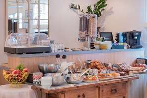 Daily buffet breakfast for a fee