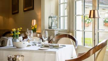 2 restaurants, breakfast, lunch, dinner served; French cuisine
