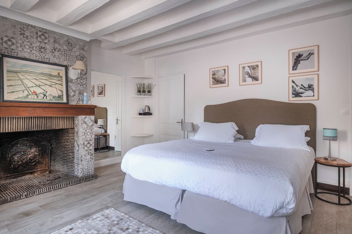 Room Charme | 1 bedroom, premium bedding, pillowtop beds, in-room safe