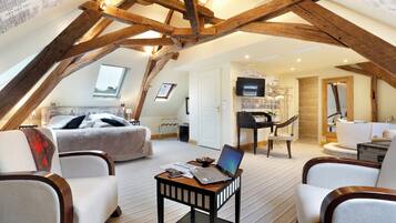 1 bedroom, premium bedding, pillow-top beds, in-room safe