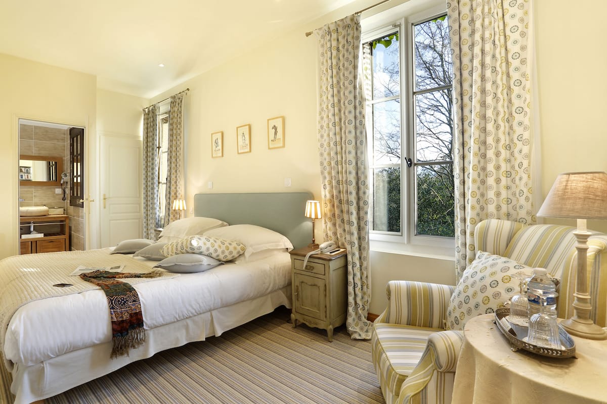 suite | 1 bedroom, premium bedding, pillow-top beds, in-room safe